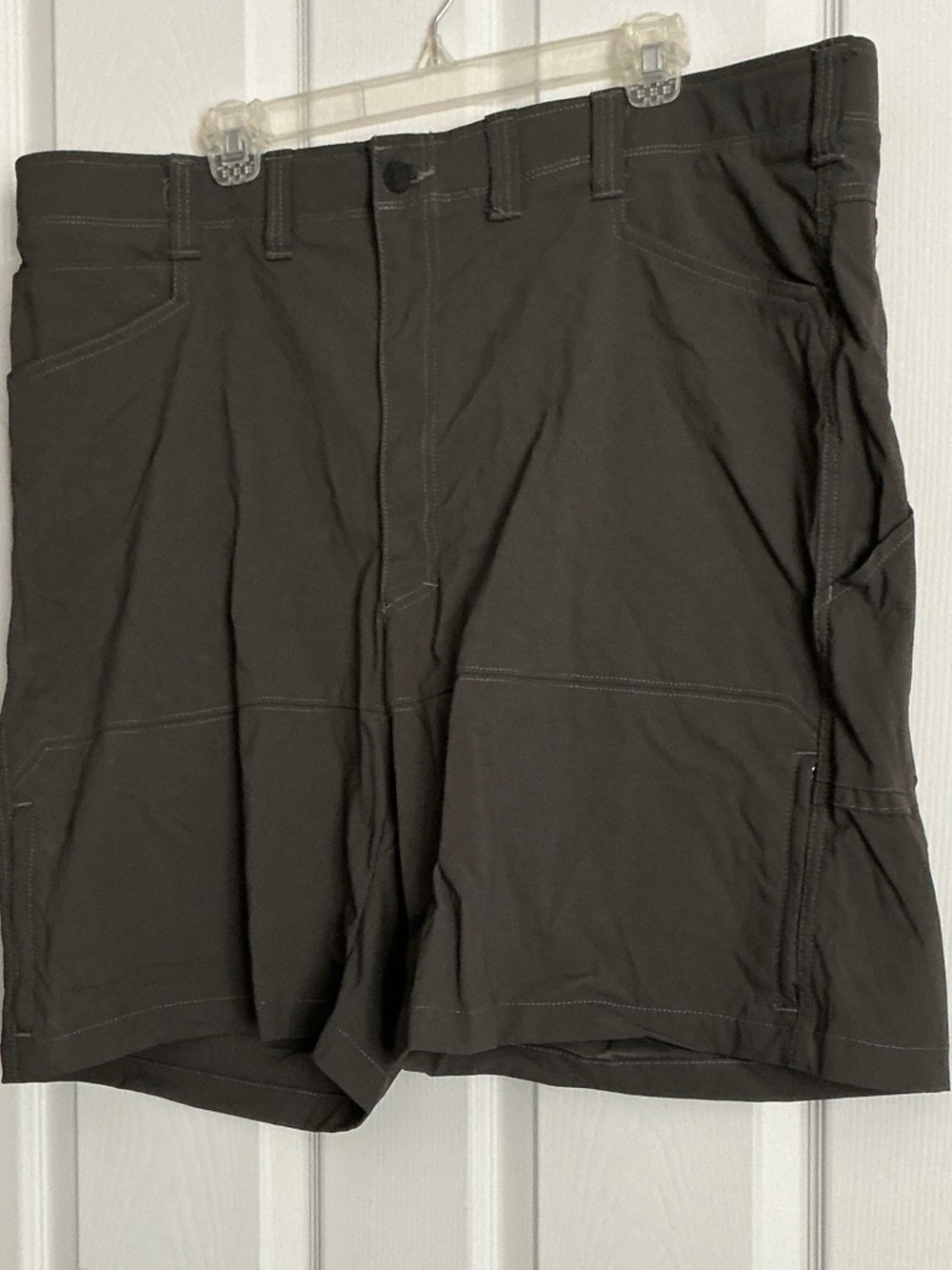 Wrangler Men’s Dark Gray Utility Hybrid Shorts